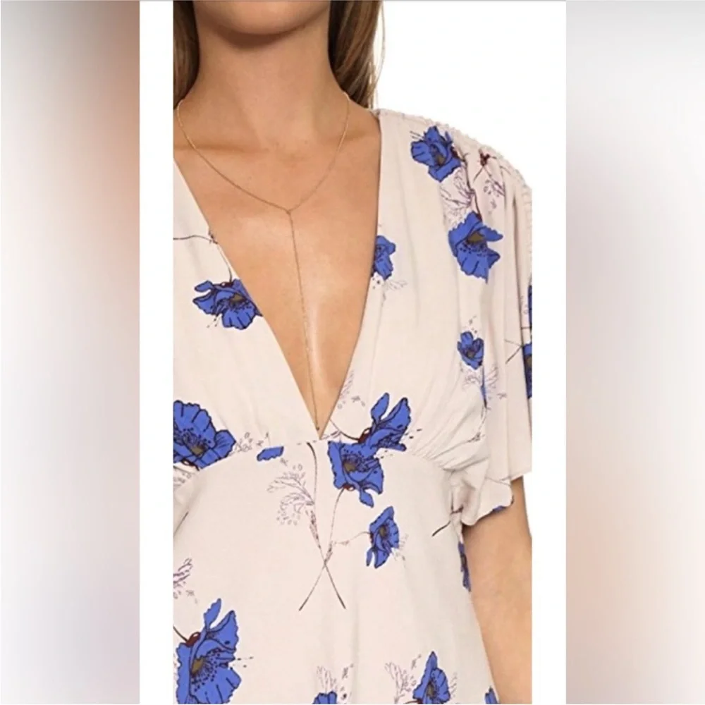 Free People Revolve Melanie Drapey Blue Floral V-Neck Dress in Pearl - Picture 2 of 9